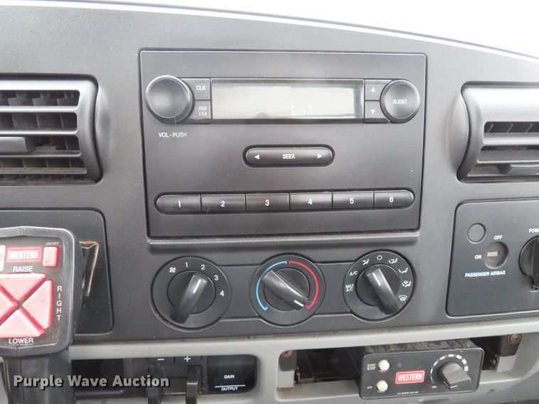 image for item DH1656 2006 Ford F350 Super Duty XL pickup truck