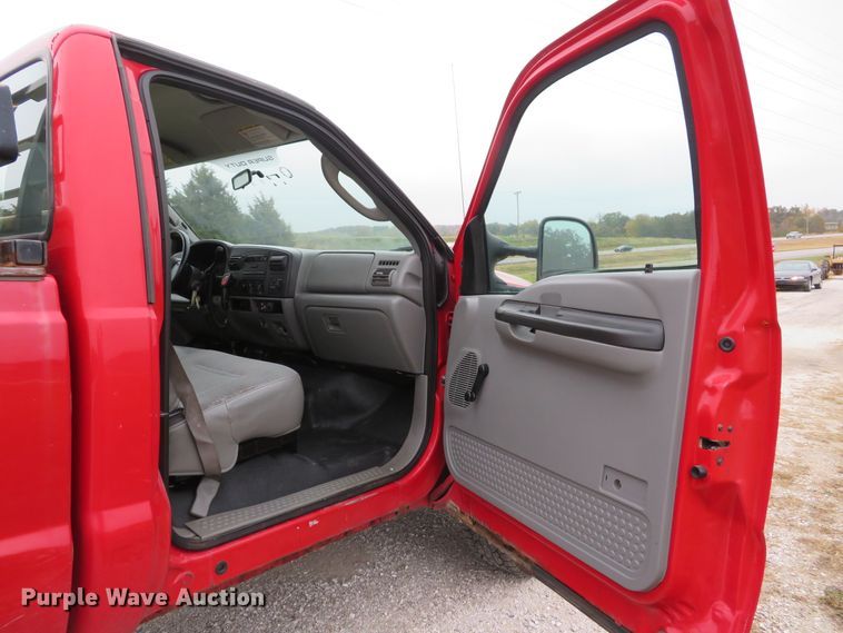 image for item DH1656 2006 Ford F350 Super Duty XL pickup truck