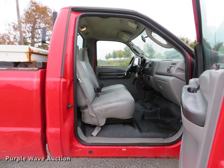 image for item DH1656 2006 Ford F350 Super Duty XL pickup truck