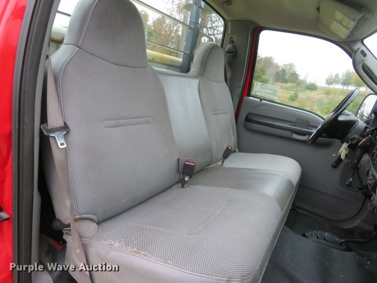 image for item DH1656 2006 Ford F350 Super Duty XL pickup truck