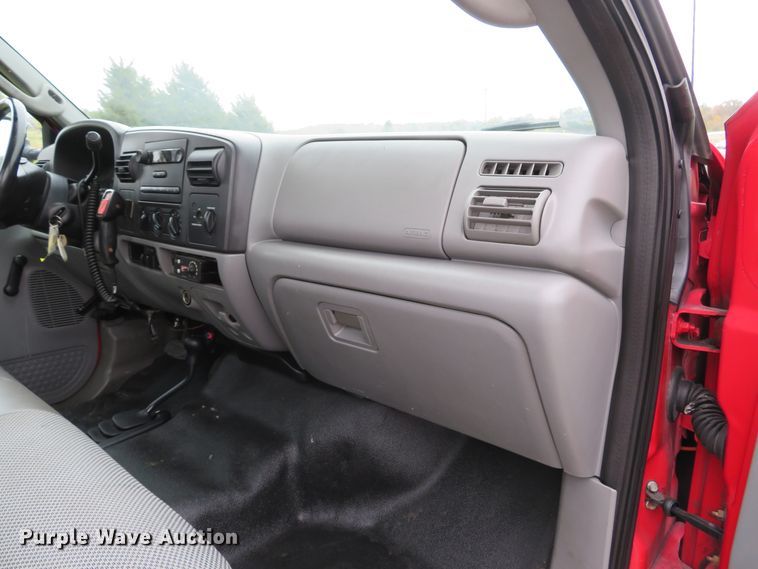 image for item DH1656 2006 Ford F350 Super Duty XL pickup truck