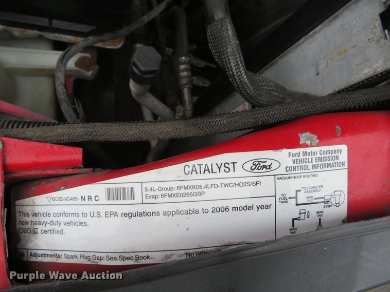 image for item DH1656 2006 Ford F350 Super Duty XL pickup truck