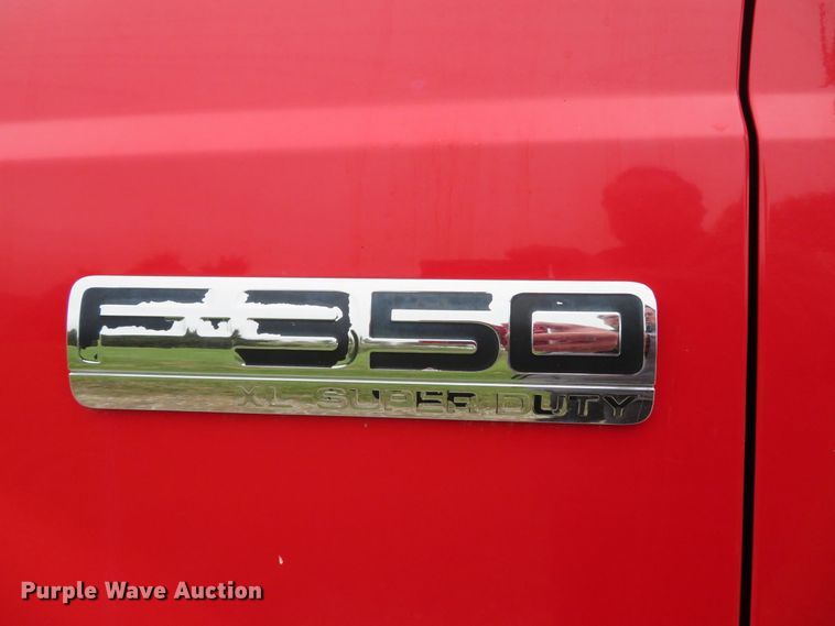 image for item DH1656 2006 Ford F350 Super Duty XL pickup truck