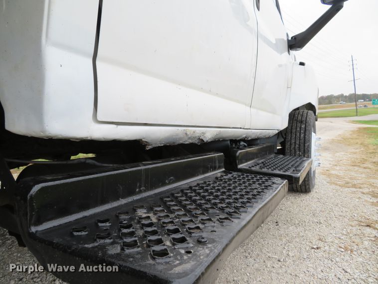 image for item DH1658 2005 Chevrolet C4500 Crew Cab dump truck