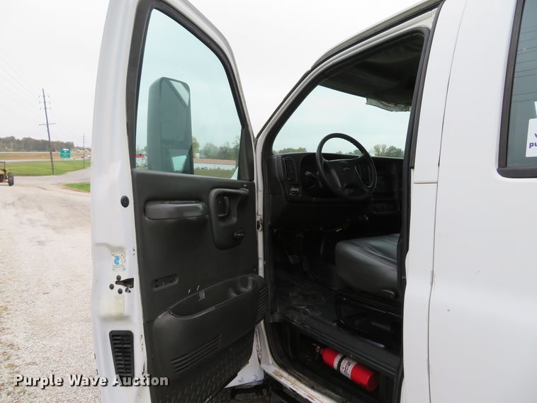 image for item DH1658 2005 Chevrolet C4500 Crew Cab dump truck