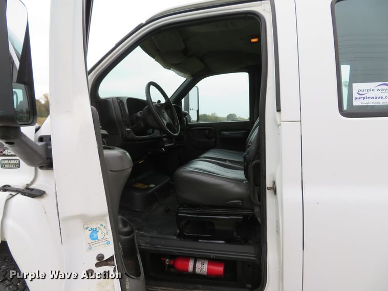 image for item DH1658 2005 Chevrolet C4500 Crew Cab dump truck