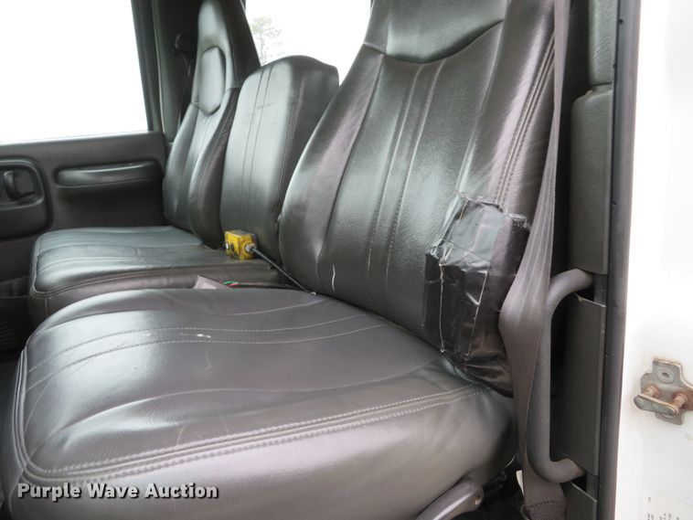 image for item DH1658 2005 Chevrolet C4500 Crew Cab dump truck