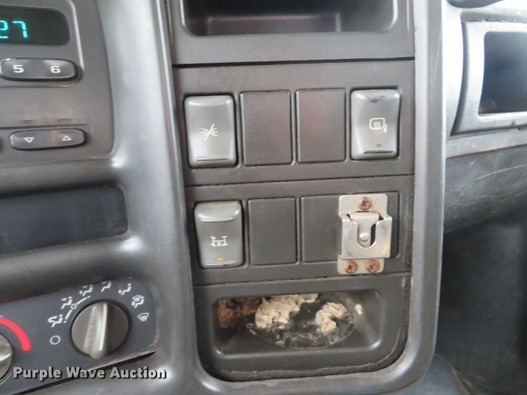 image for item DH1658 2005 Chevrolet C4500 Crew Cab dump truck