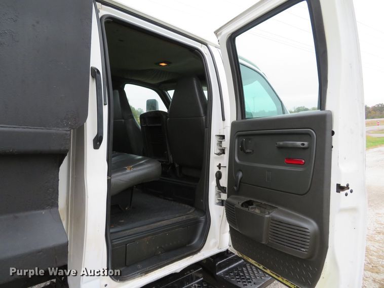 image for item DH1658 2005 Chevrolet C4500 Crew Cab dump truck