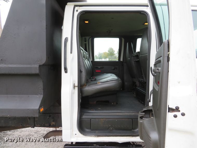 image for item DH1658 2005 Chevrolet C4500 Crew Cab dump truck