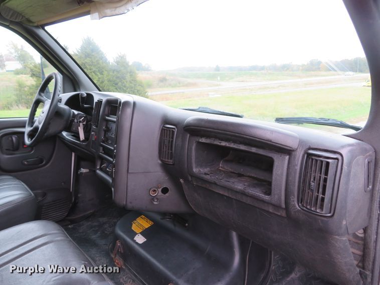 image for item DH1658 2005 Chevrolet C4500 Crew Cab dump truck