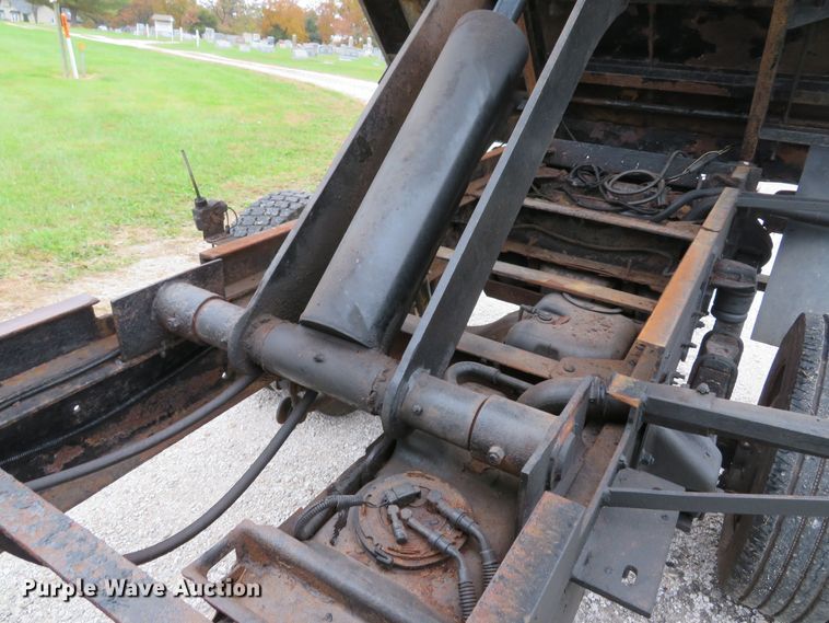 image for item DH1658 2005 Chevrolet C4500 Crew Cab dump truck