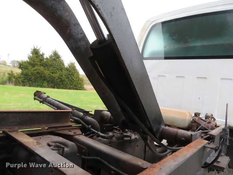 image for item DH1658 2005 Chevrolet C4500 Crew Cab dump truck