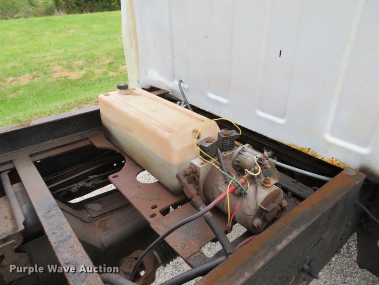 image for item DH1658 2005 Chevrolet C4500 Crew Cab dump truck