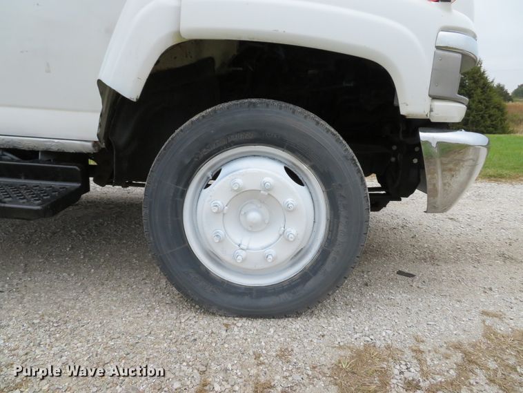 image for item DH1658 2005 Chevrolet C4500 Crew Cab dump truck