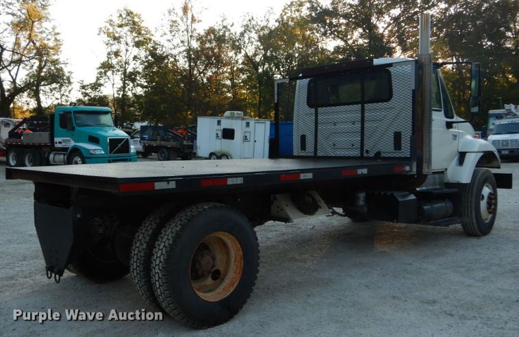 image for item DH2191 2004 International 7300 flatbed truck