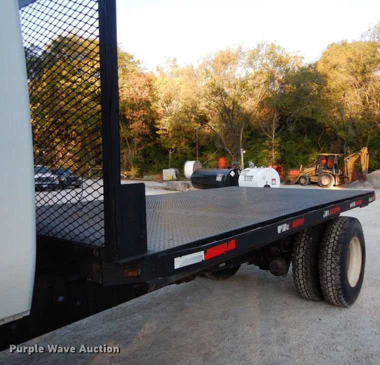 image for item DH2191 2004 International 7300 flatbed truck