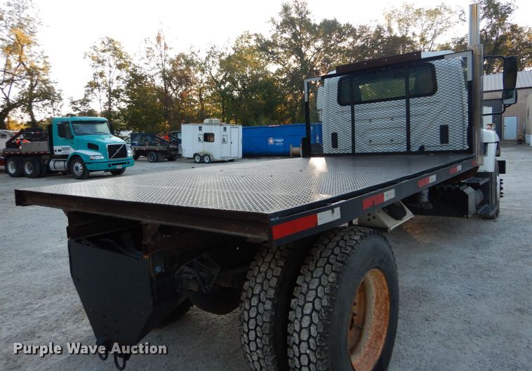 image for item DH2191 2004 International 7300 flatbed truck