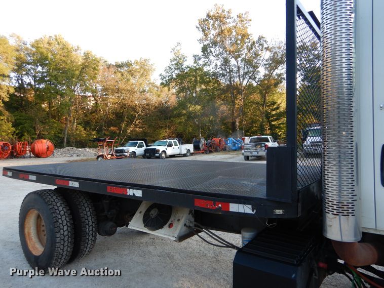 image for item DH2191 2004 International 7300 flatbed truck