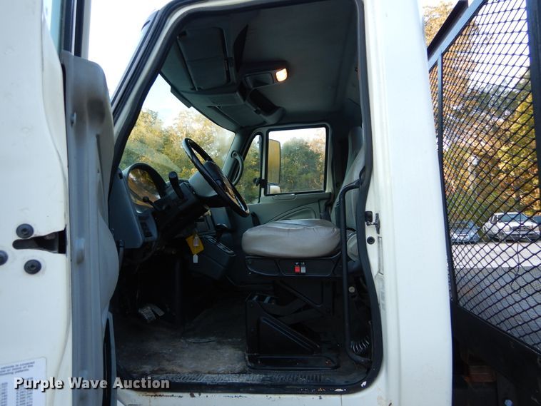 image for item DH2191 2004 International 7300 flatbed truck