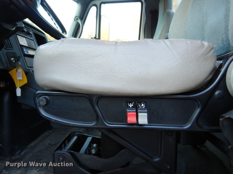 image for item DH2191 2004 International 7300 flatbed truck