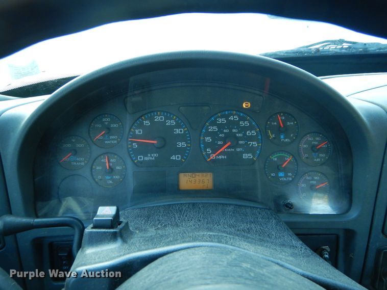 image for item DH2191 2004 International 7300 flatbed truck