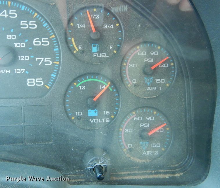 image for item DH2191 2004 International 7300 flatbed truck