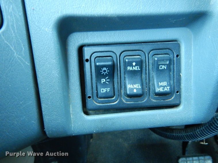 image for item DH2191 2004 International 7300 flatbed truck