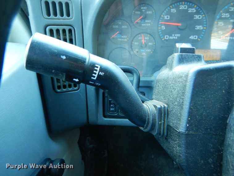 image for item DH2191 2004 International 7300 flatbed truck