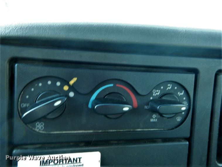 image for item DH2191 2004 International 7300 flatbed truck