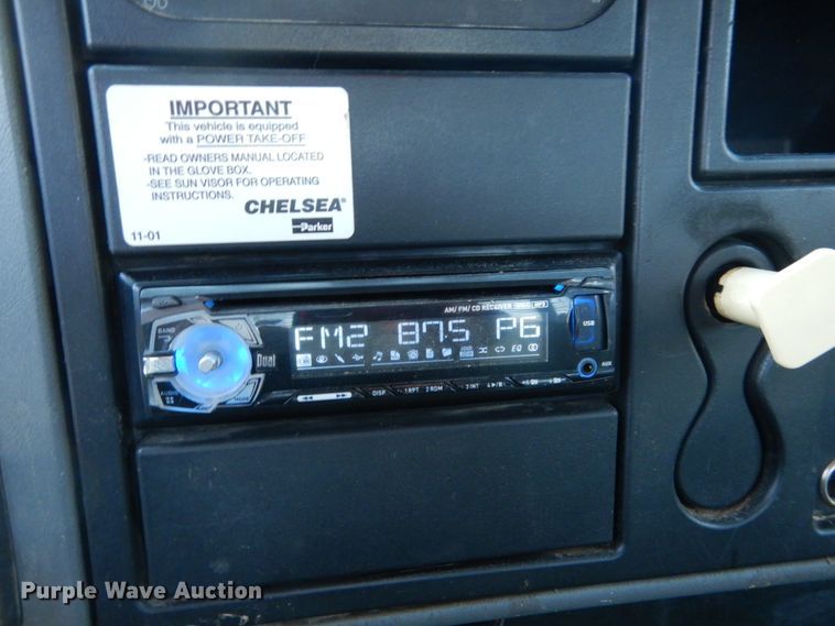 image for item DH2191 2004 International 7300 flatbed truck