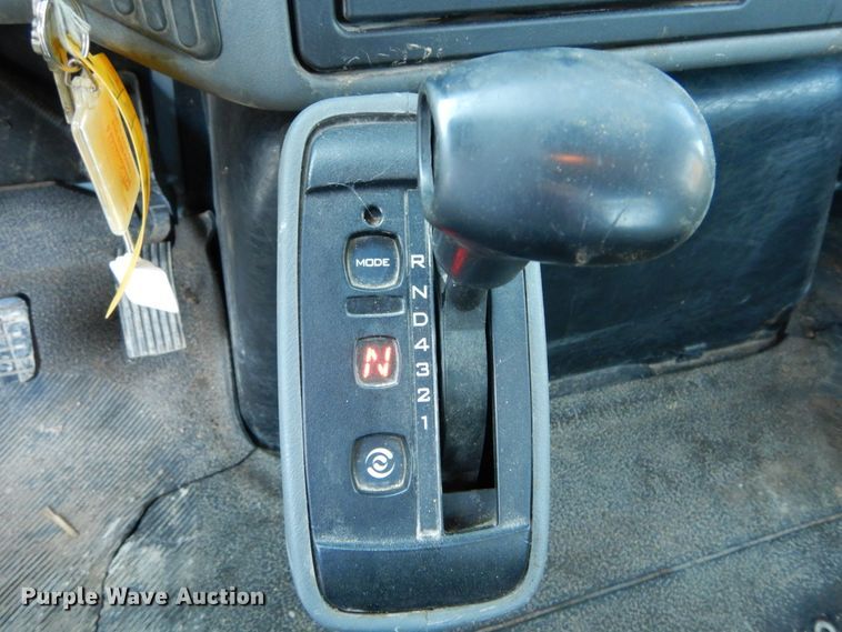 image for item DH2191 2004 International 7300 flatbed truck