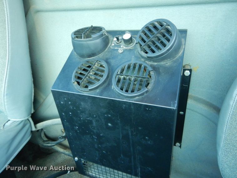 image for item DH2191 2004 International 7300 flatbed truck