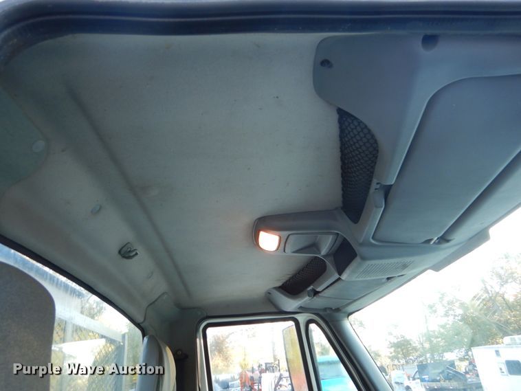 image for item DH2191 2004 International 7300 flatbed truck