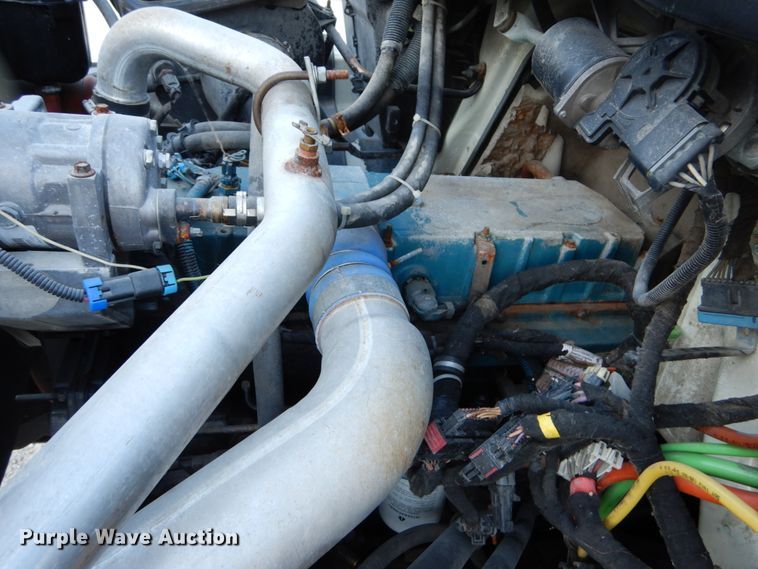 image for item DH2191 2004 International 7300 flatbed truck