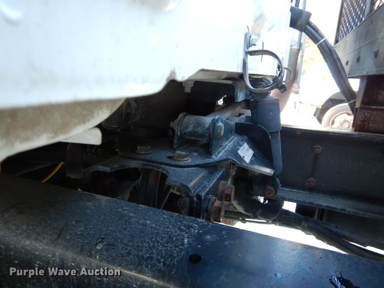 image for item DH2191 2004 International 7300 flatbed truck