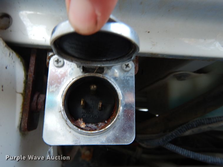 image for item DH2191 2004 International 7300 flatbed truck