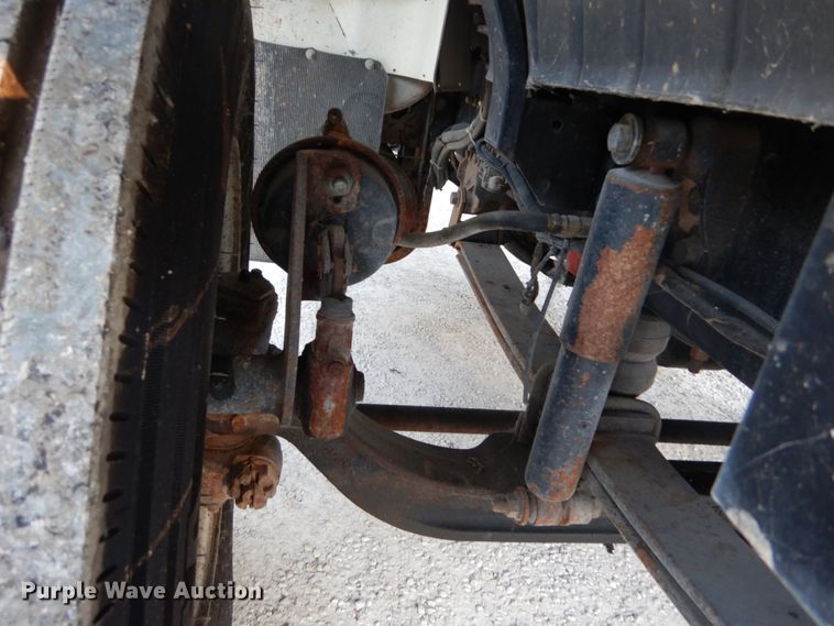 image for item DH2191 2004 International 7300 flatbed truck