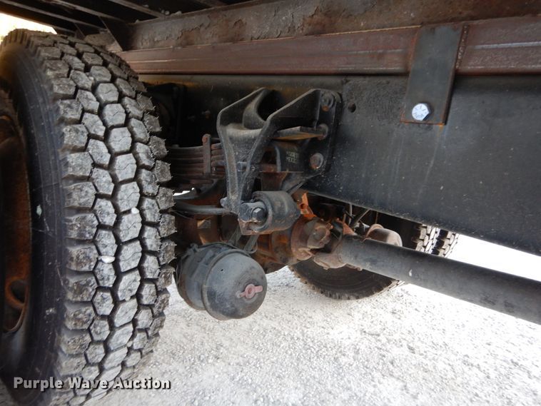 image for item DH2191 2004 International 7300 flatbed truck