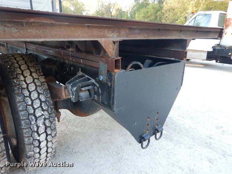 image for item DH2191 2004 International 7300 flatbed truck