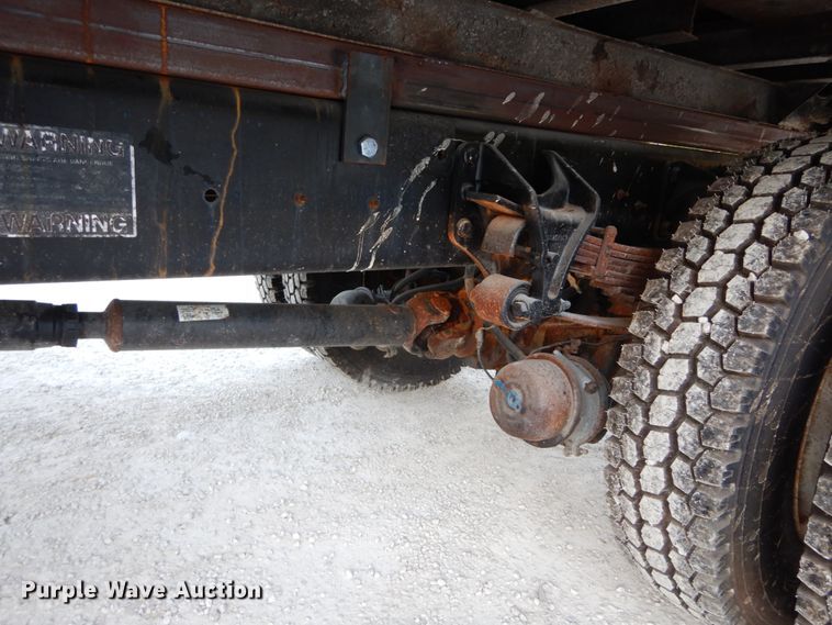 image for item DH2191 2004 International 7300 flatbed truck