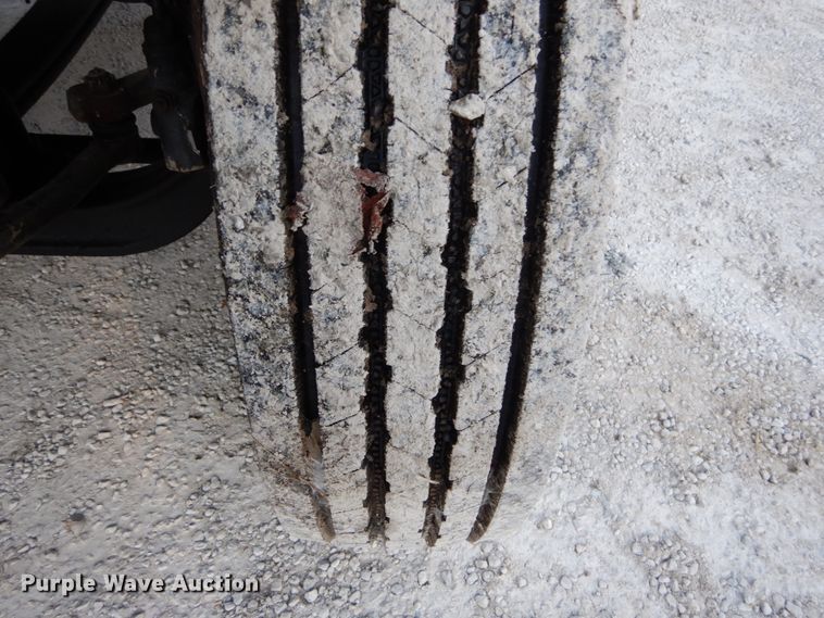 image for item DH2191 2004 International 7300 flatbed truck