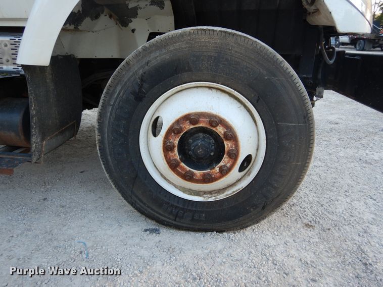 image for item DH2191 2004 International 7300 flatbed truck