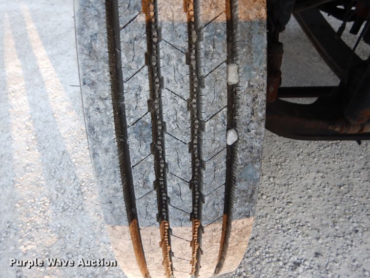 image for item DH2191 2004 International 7300 flatbed truck