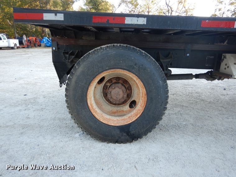 image for item DH2191 2004 International 7300 flatbed truck