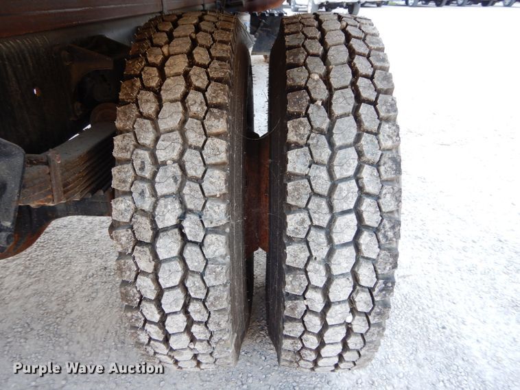 image for item DH2191 2004 International 7300 flatbed truck