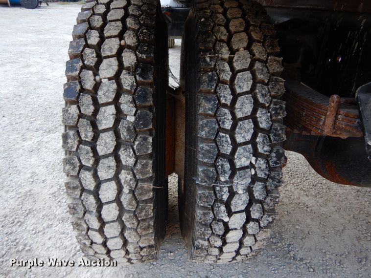 image for item DH2191 2004 International 7300 flatbed truck