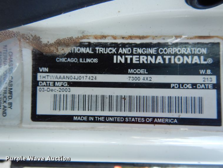 image for item DH2191 2004 International 7300 flatbed truck