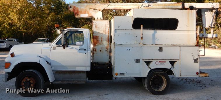 image for item DH2192 1996 Ford F700 bucket truck