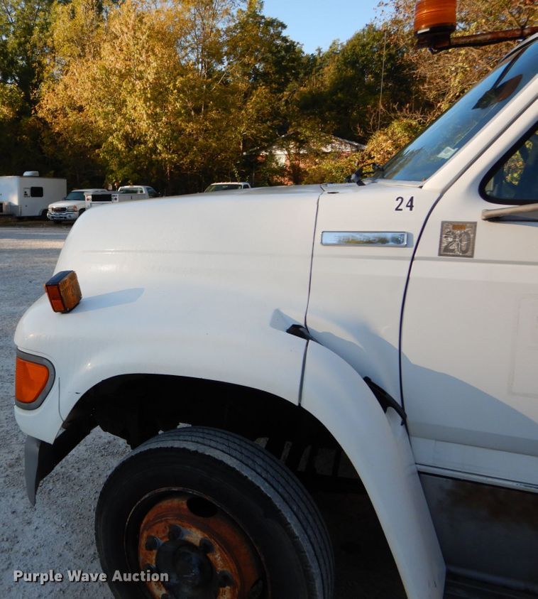 image for item DH2192 1996 Ford F700 bucket truck